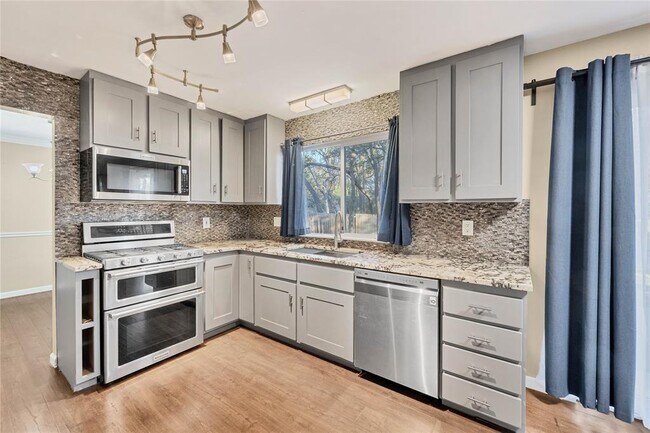 Photo - 13233 Briar Hollow Dr