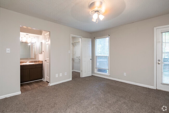 2 beds, 2 baths, 1,260 sq ft