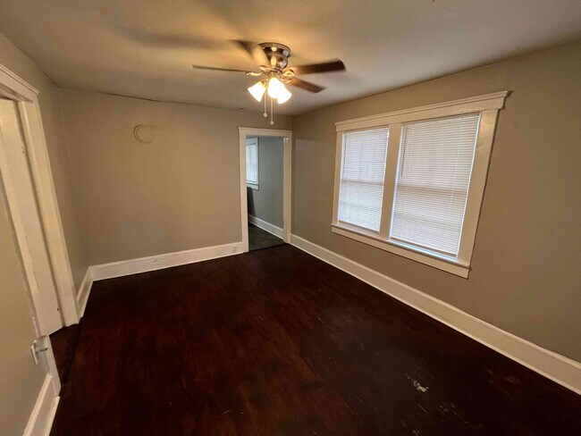 Photo - 2121 State Ave SW