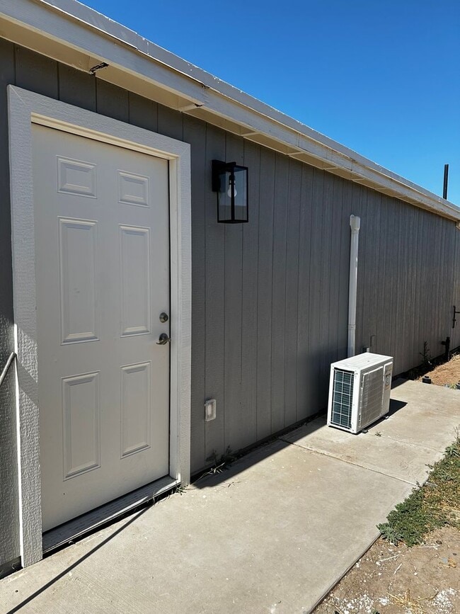 Photo - Beautiful Remodeled Studio With Private Backyard In Coolidge!