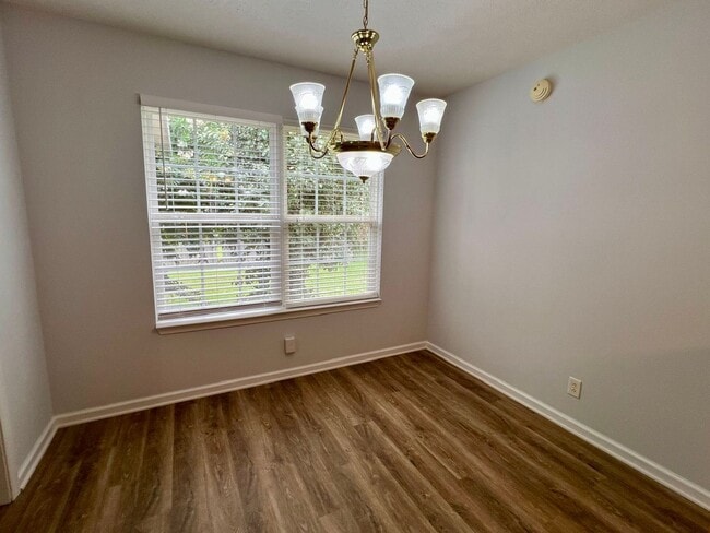 Photo - 2720 Roscommon Dr