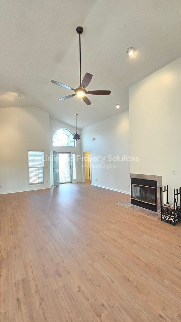 Photo - 426 Lansdowne Rd