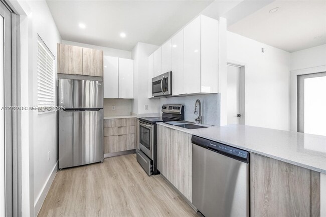 Photo - 415 SE 3rd Ave Unidad 6