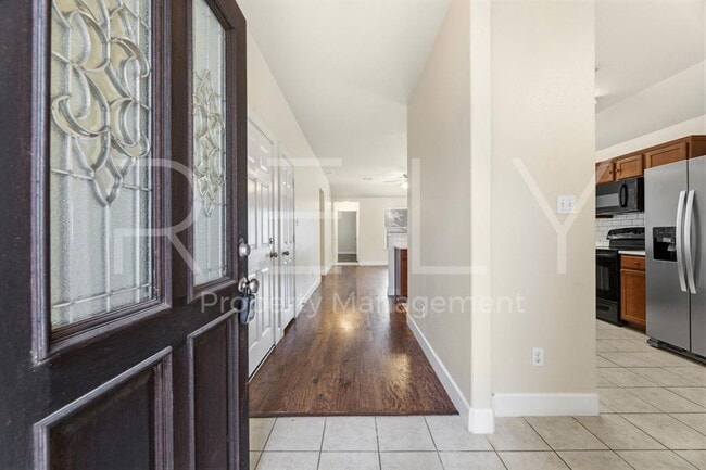 Photo - 356 Housefinch Loop