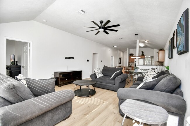 Photo - 19931 Roycroft Ln