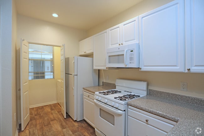2 BR, 2 BA - 1396 Sf