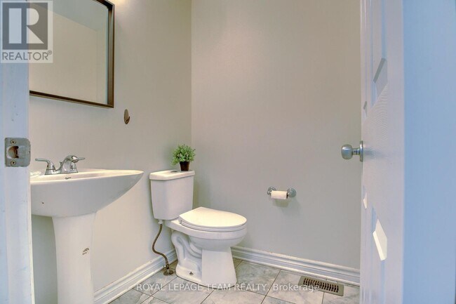 Photo - 254 Moss Grove St