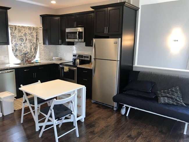 Building Photo - 1652 N Gaylord St