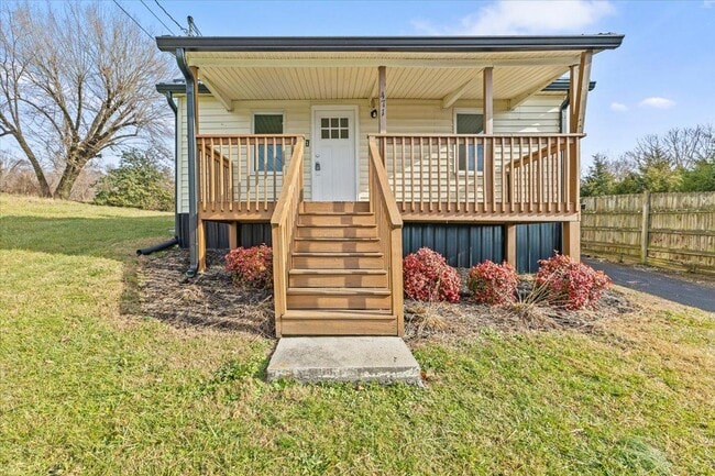 Photo - 1471 E State St