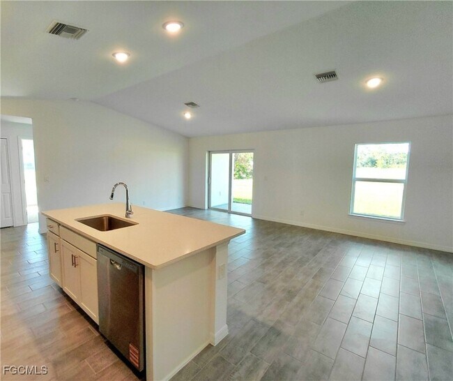Photo - 909 NW 30th St