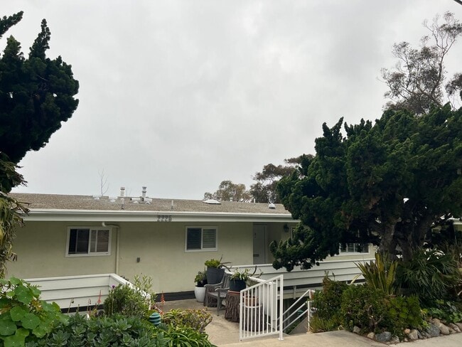 Building Photo - Charming 2 Bedroom 1 Bath in Laguna Beach!!