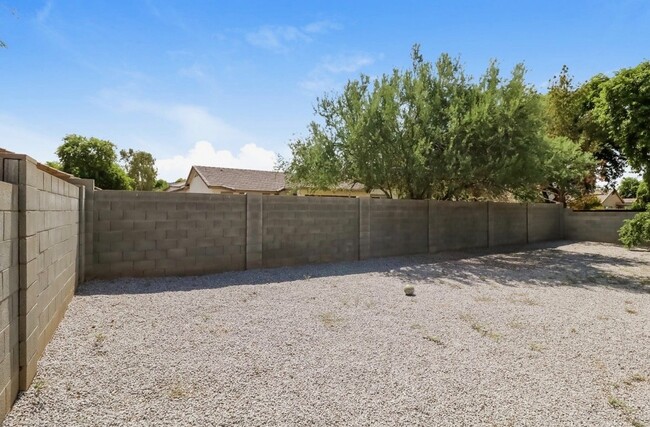 2011 W Carson Rd