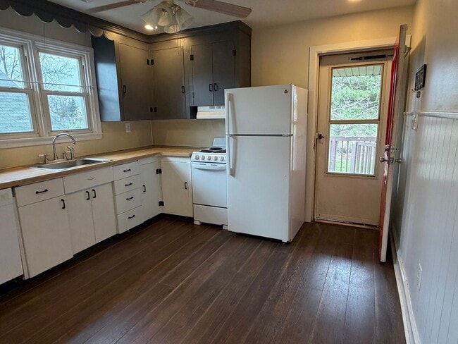 Building Photo - 3839 W Germantown Pike Unit 3839 Germantown