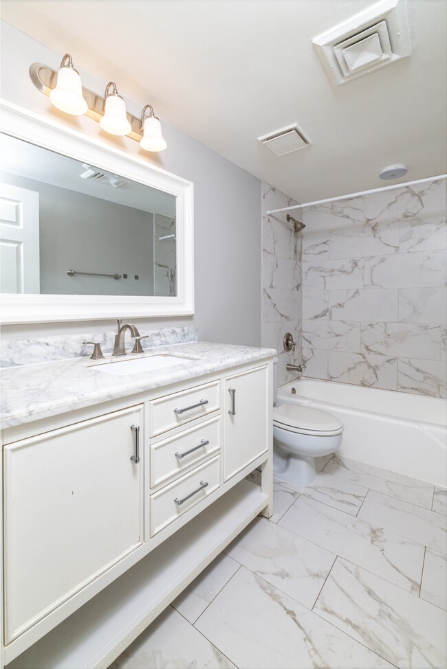 Photo - 431 Canberra Dr
