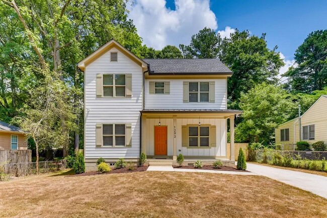 Photo - 1293 Almont Dr SW House