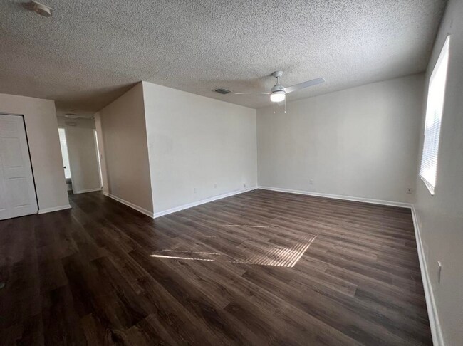 Photo - 2400 Union St S House