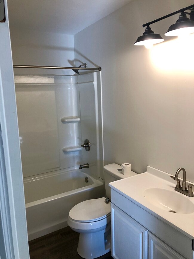 Photo - 1023 W State st Unidad 4