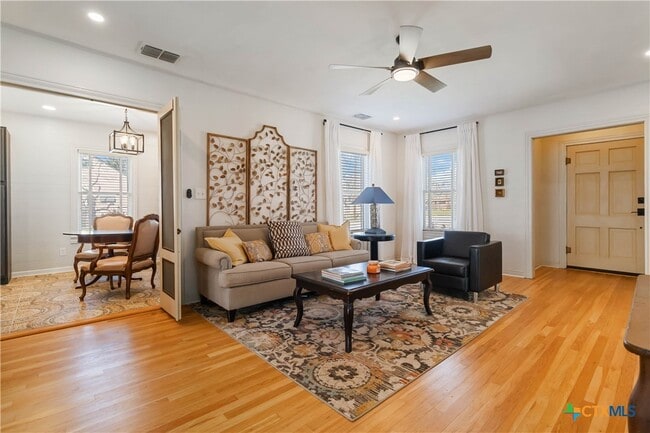 Photo - 803 Bismark St