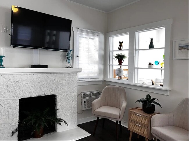 Photo - 118 S J St