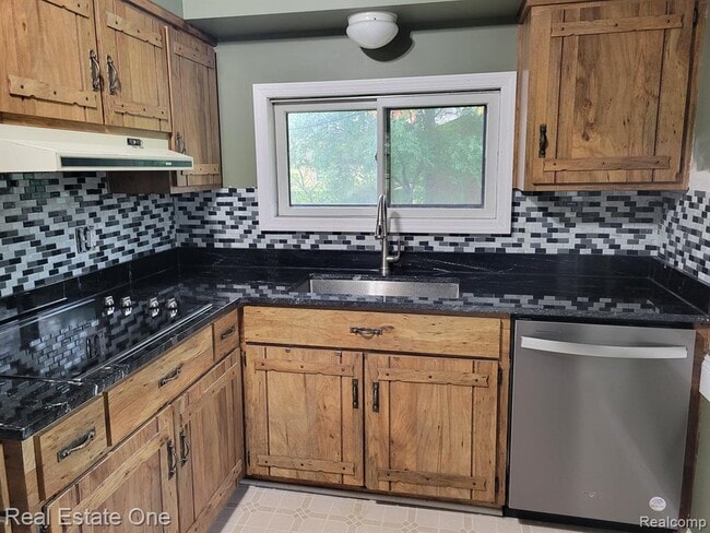 Photo - 181 Crestfield Ave