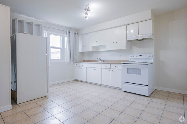 2BR, 1BA - 904SF - Trevella Townhomes