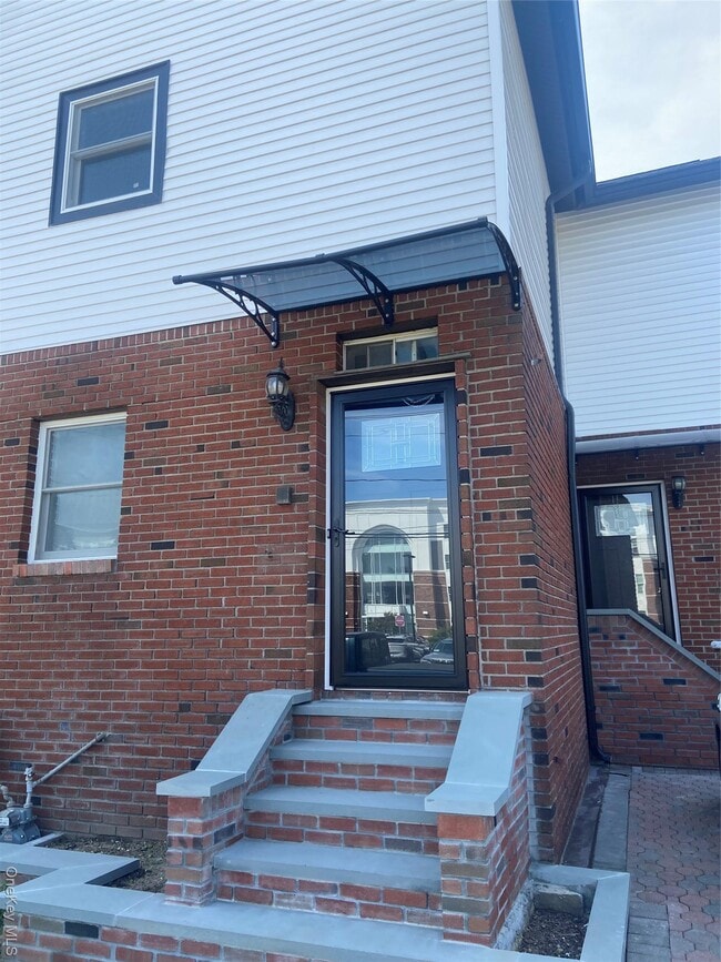 Building Photo - 111 S Smith St Rental