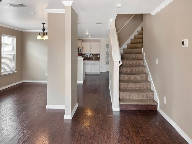 Photo - Spacious 5-Bedroom Retreat with Oversized ...