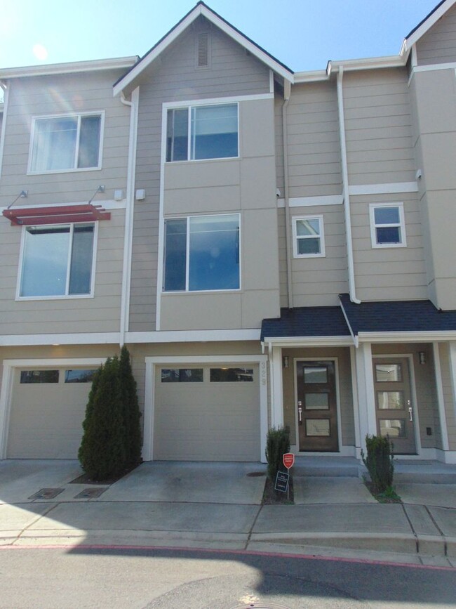 Gorgeous Renton Townhome - 2BR/2.5BA with ... - Gorgeous Renton Townhome - 2BR/2.5BA with ...