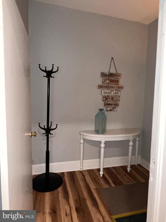 Photo - 102 N Lawrence St