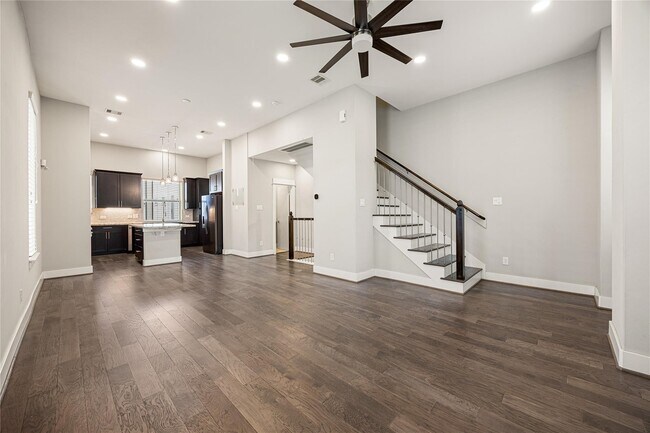 Photo - 707 Schwartz St