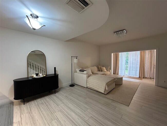 Photo - 1043 Kokomo Key Ln