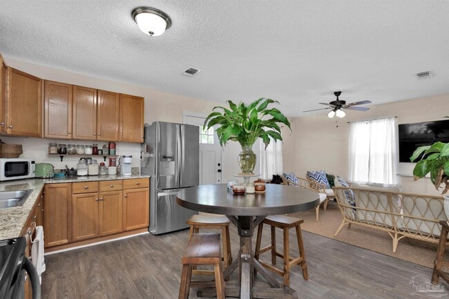 Photo - 304 N E St