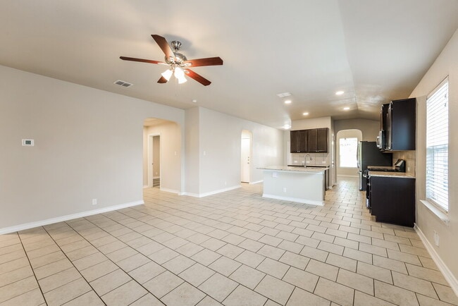 Photo - 2503 Barbwire Way