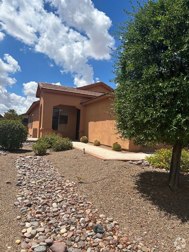 Building Photo - OH so nice! 55 and older community Rental