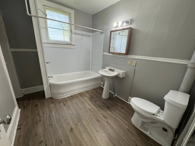 Photo - 253 Corwin Ave