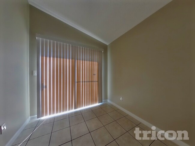 Photo - 3215 Kelling St