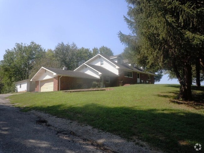 Building Photo - 4 Bedroom 3 Bath Home on Over an Acre!!