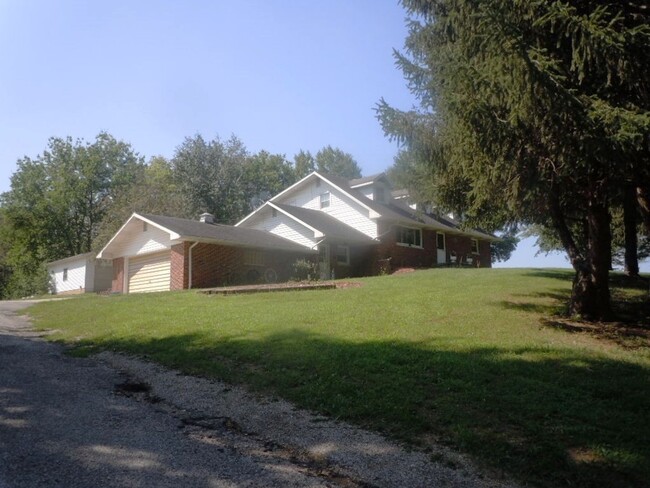 4 Bedroom 3 Bath Home on Over an Acre!! - 4 Bedroom 3 Bath Home on Over an Acre!!