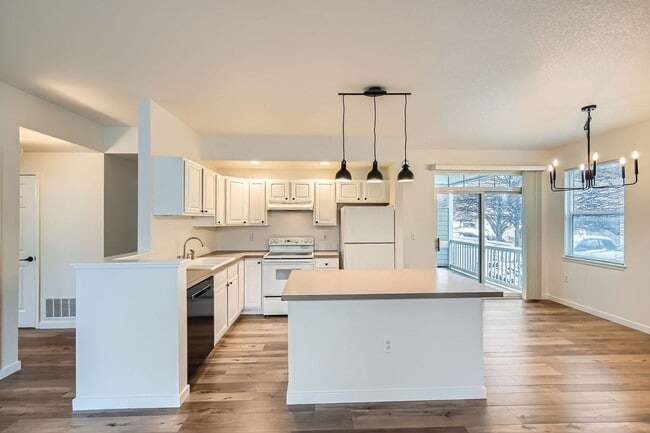 Photo - Bright & Cozy 2BD/2BA Townhome in Meadowview neighborhood!