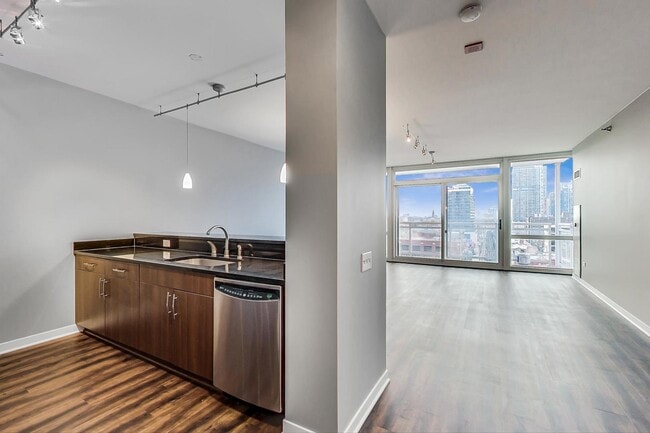 Photo - 757 N Orleans St Unit 905