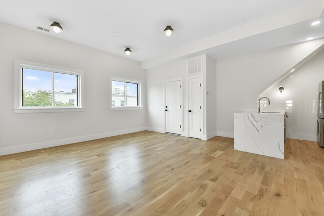 Photo - 198 Maverick St Apartments Unit 3