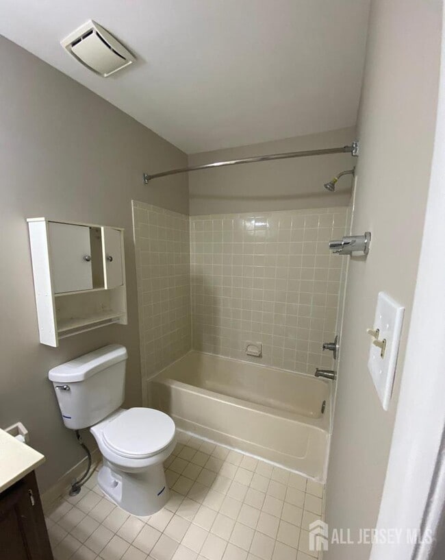 Photo - 254 Hampshire Dr