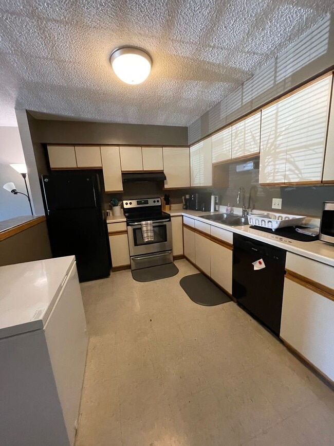 Photo - Great Townhome! Close to Campus!