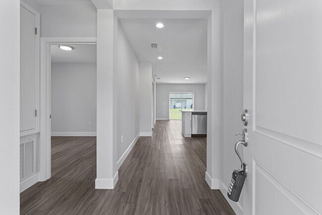 Photo - Spacious 3-Bedroom Duplex Oasis with 2 Full Baths in Port Charlotte – Your Ideal Retreat Awaits!