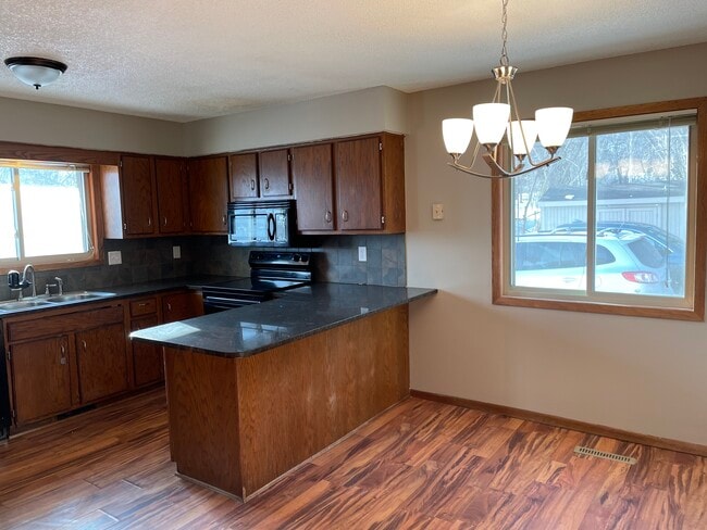 Photo - 8470 144th St W