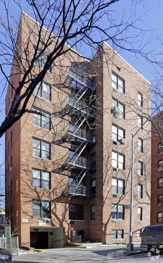 4125 Case St - 41-25 Case Street