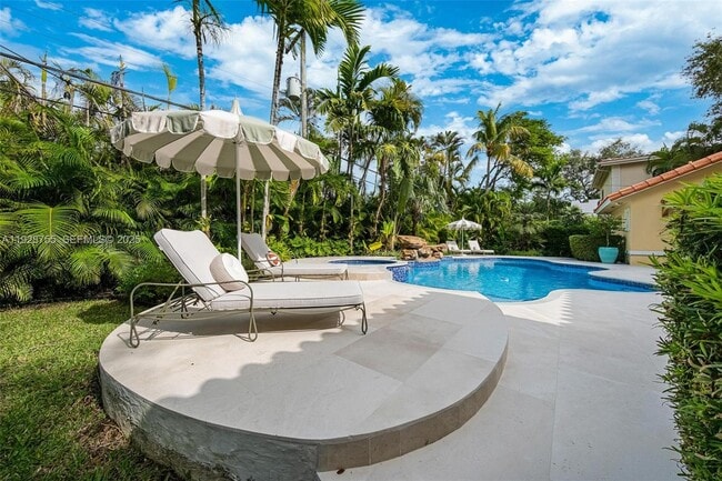 Photo - 1033 Almeria Ave