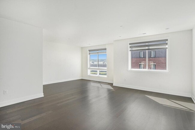 Photo - 906 Lakeview Ct
