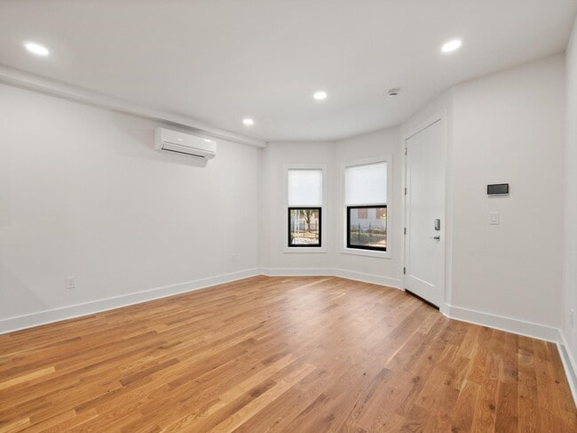 Photo - 858 W SIDE Ave Unit 1