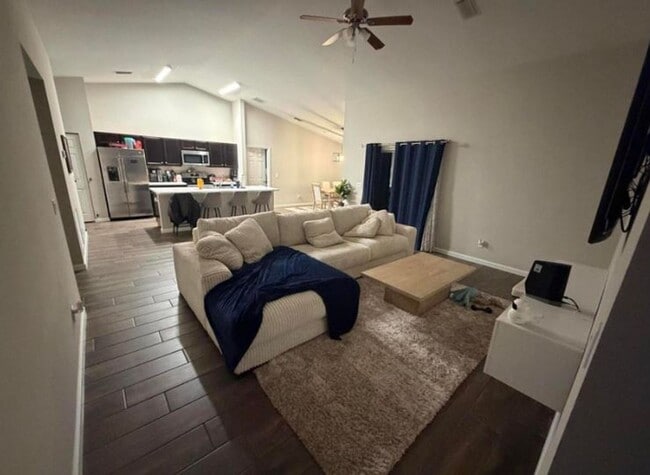 Photo - 4 bedroom 2 bath home in Port Saint Lucie